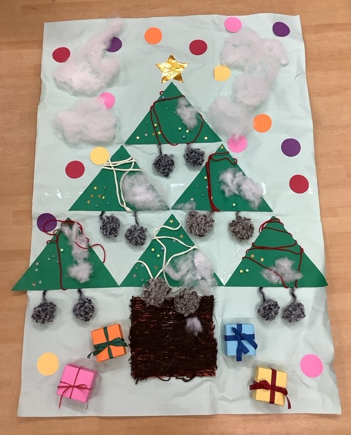 小学部3組(5,6年生)壁面クリスマスツリー