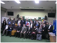 06 合同閉講式（フランス語圏アフリカ研修員とともに）.png