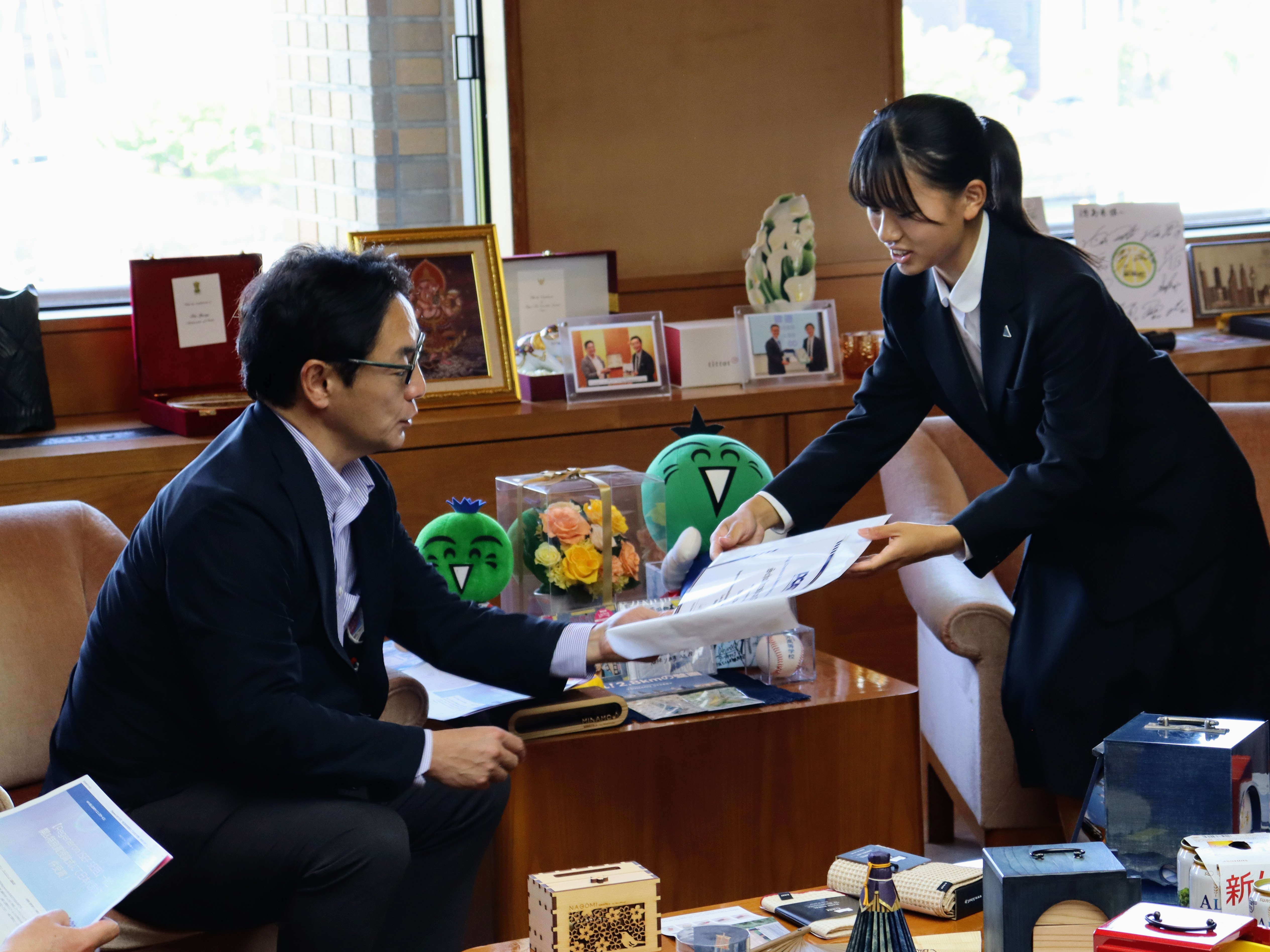表敬訪問の様子3.JPG