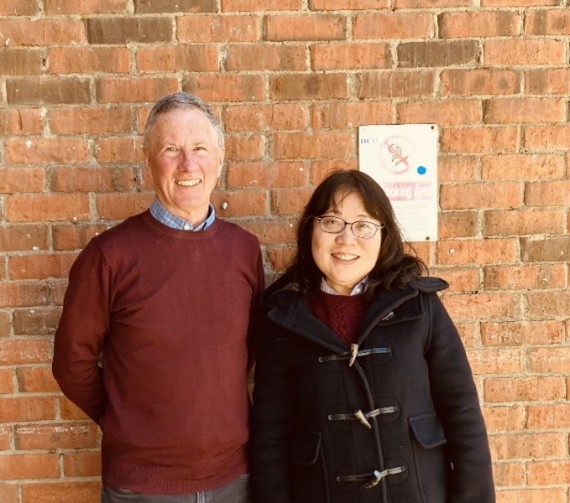 Malcolm Brady教授（左）と青葉教授