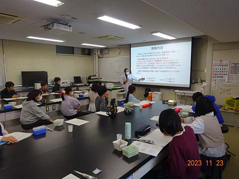 令和5年11月23日生物学領域の様子の写真