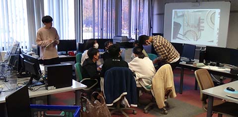 令和5年11月26日情報学領域の様子の写真