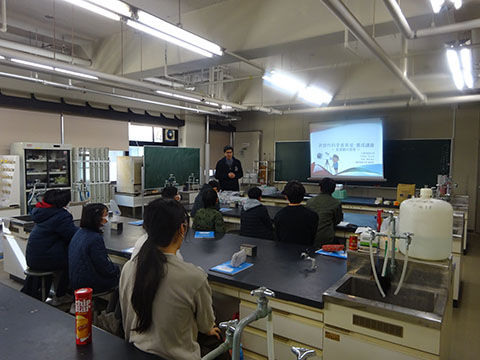 令和8年1月25日物理学領域Ⅱの様子の写真